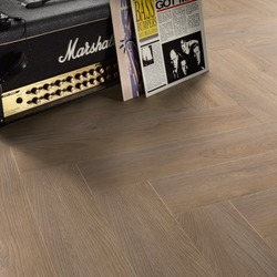 PAV. HERRINGBONE TOTTAL AC5 665X133X10 ROBLE ELBA BEIGE